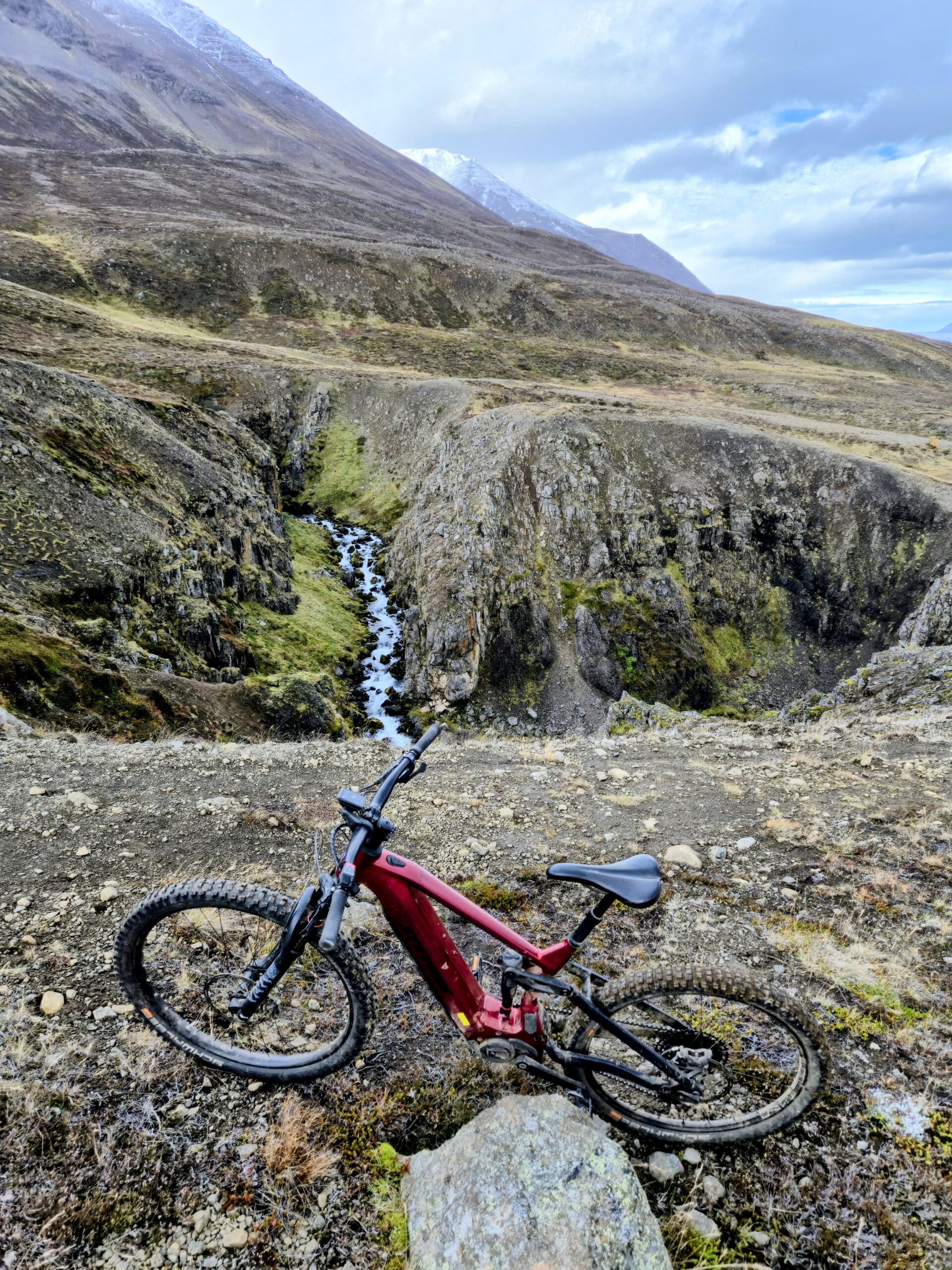 1000011226 Extreme Sports Mountain Climbing